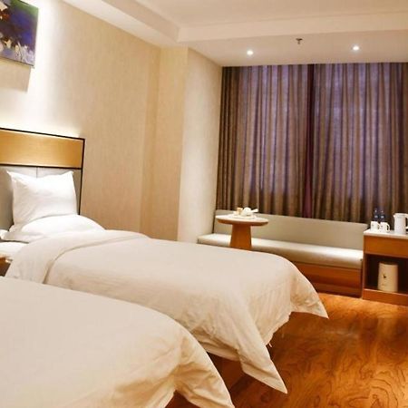 Greentree Inn Geermu Walking Street Business Hotel Golmud Экстерьер фото