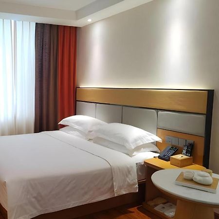 Greentree Inn Geermu Walking Street Business Hotel Golmud Экстерьер фото