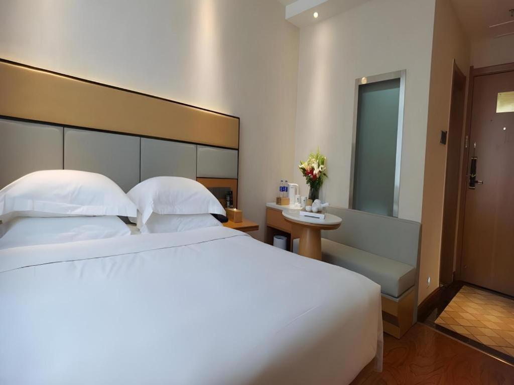 Greentree Inn Geermu Walking Street Business Hotel Golmud Экстерьер фото