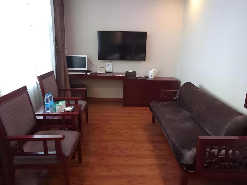 Greentree Inn Geermu Walking Street Business Hotel Golmud Экстерьер фото