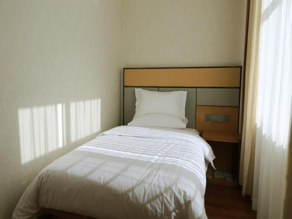 Greentree Inn Geermu Walking Street Business Hotel Golmud Экстерьер фото