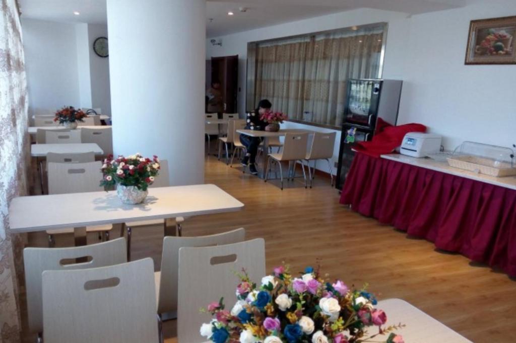 Greentree Inn Geermu Walking Street Business Hotel Golmud Экстерьер фото