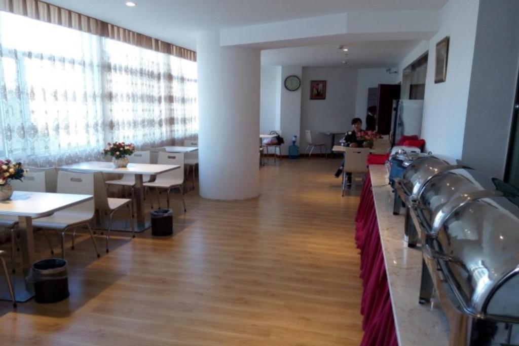 Greentree Inn Geermu Walking Street Business Hotel Golmud Экстерьер фото
